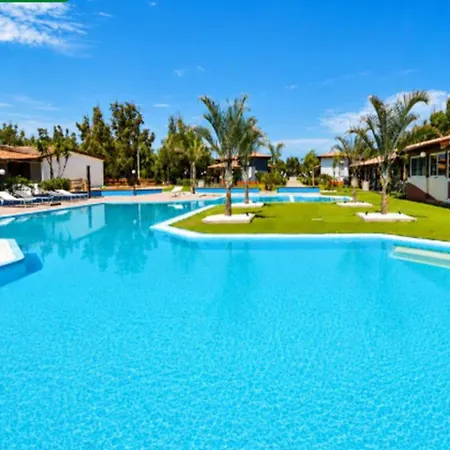 With Shared Pool Near The Sea Apartamento *