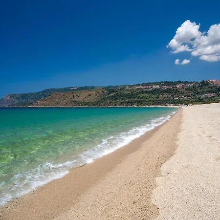 Apartamento With Shared Pool Near The Sea *